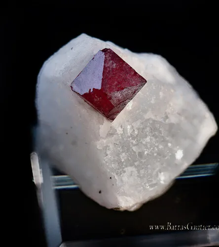 Spinel on Calcite - image 2