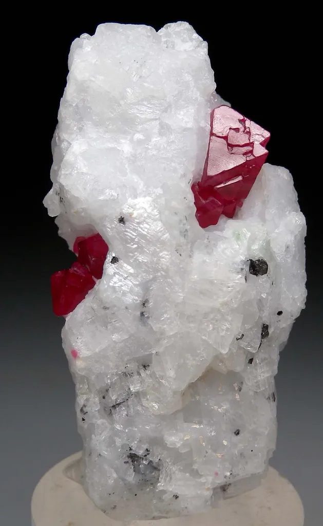 Spinel on Calcite image