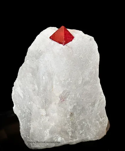 Spinel on Calcite - image 4