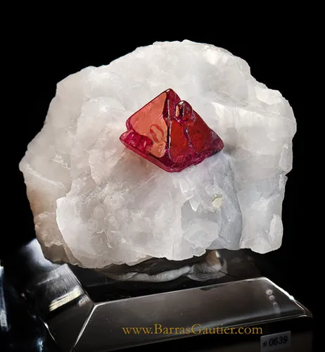 Spinel on Calcite image