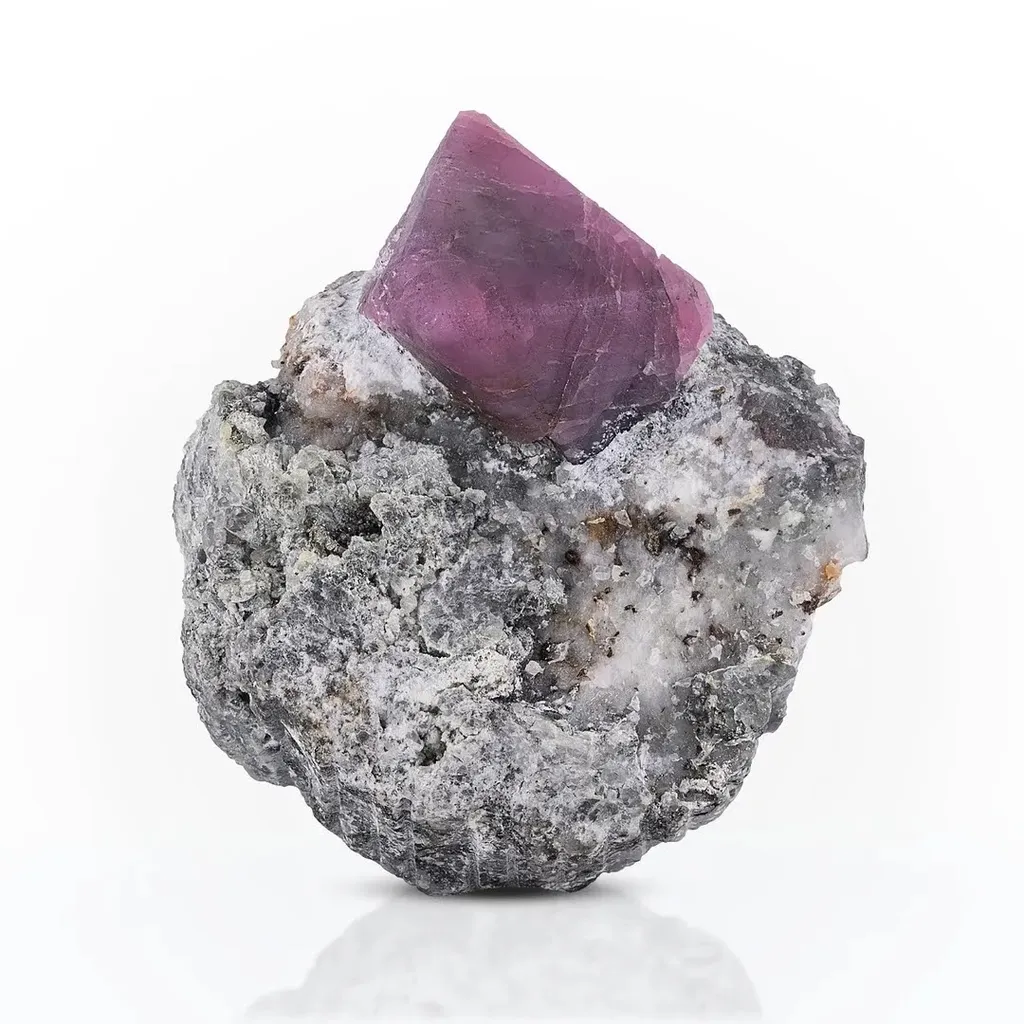 Spinel on Calcite image
