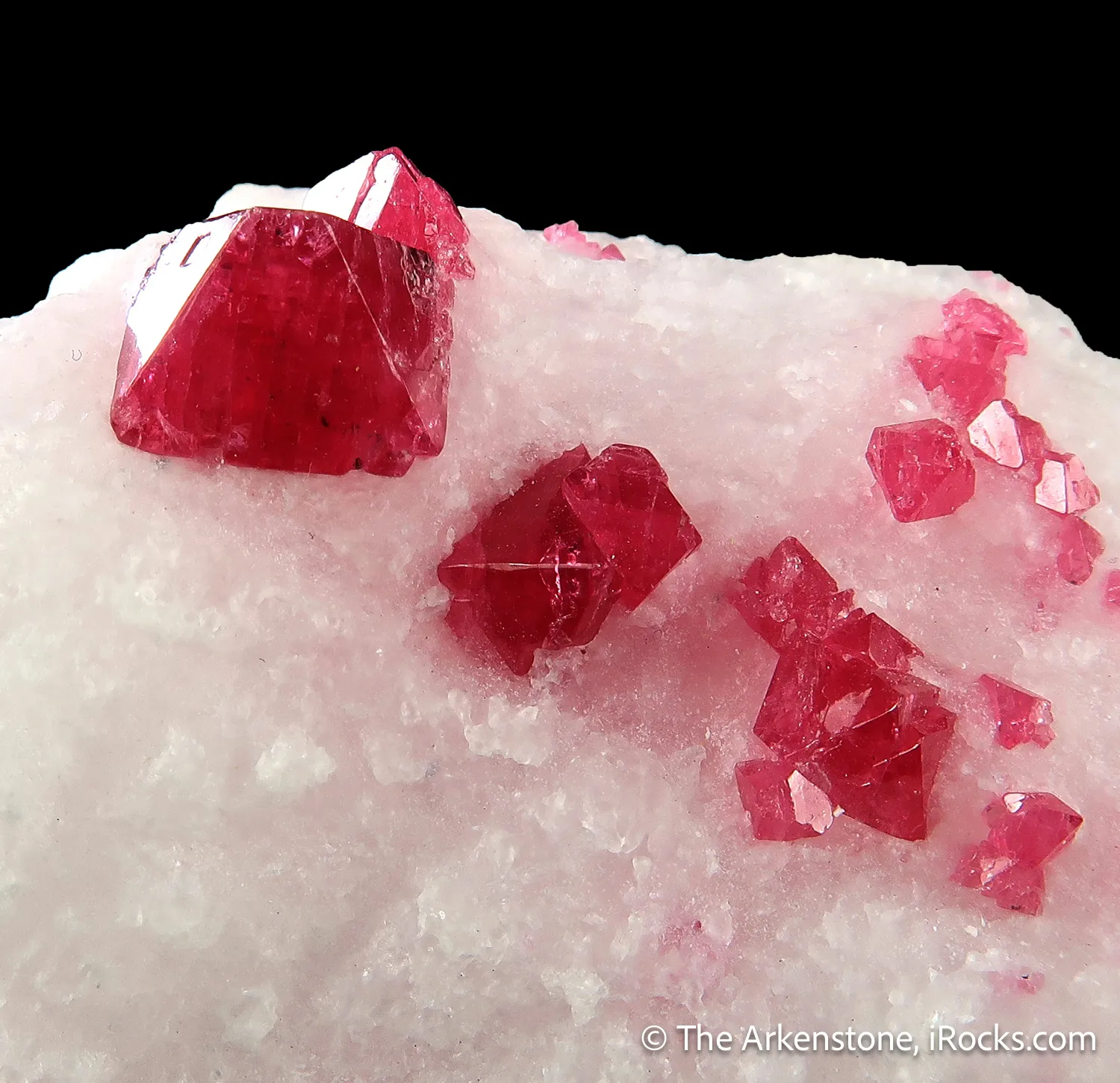 Spinel on marble - image 4
