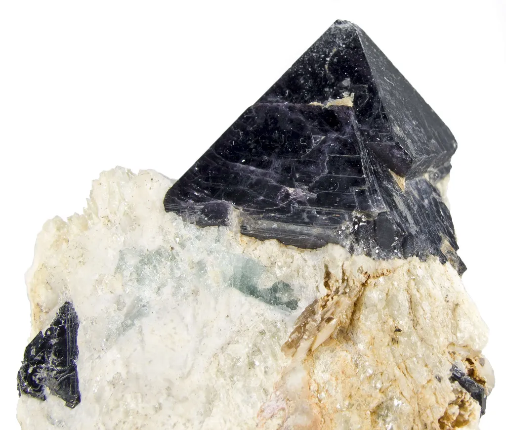Spinel on Marble - image 4