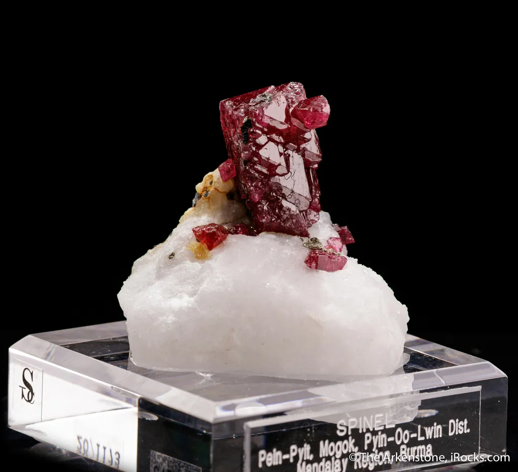 Spinel on marble - image 5