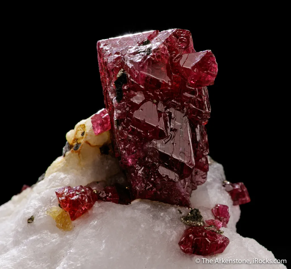 Spinel on marble - image 3