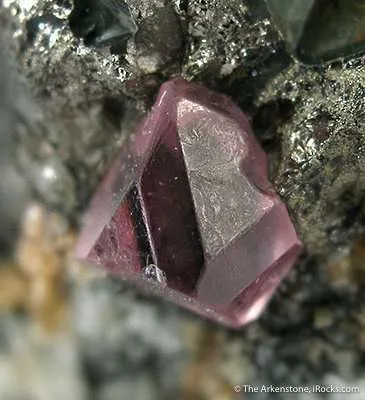 Spinel on Pyrrhotite - image 2