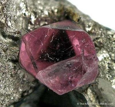 Spinel on Pyrrhotite - image 2