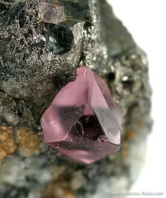 Spinel on Pyrrhotite - image 3