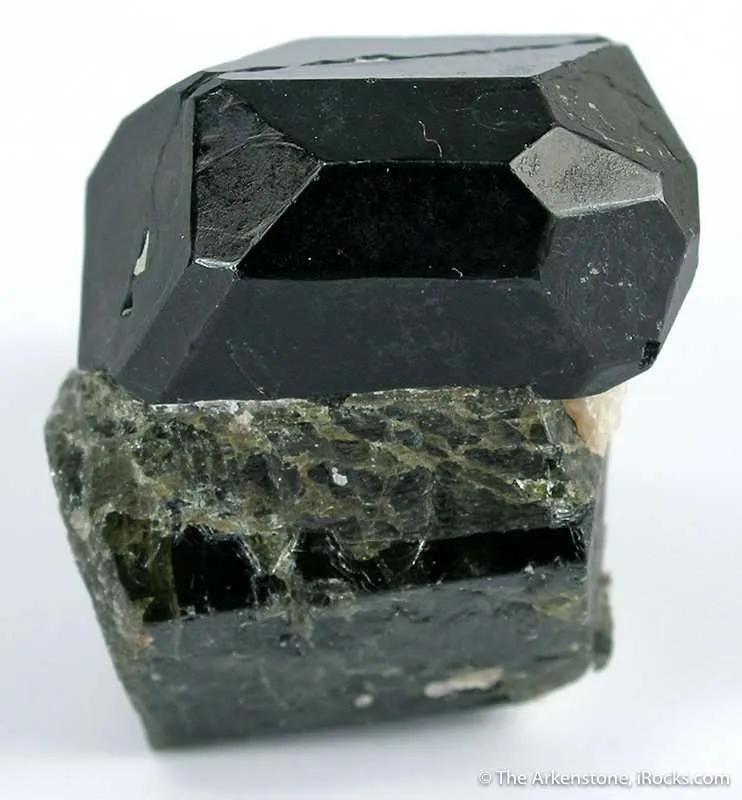 Spinel on Vesuvianite image