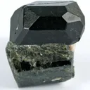 Spinel on Vesuvianite - image 1