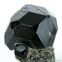 Spinel on Vesuvianite - image 3
