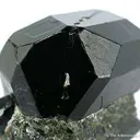 Spinel on Vesuvianite - image 4
