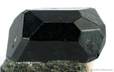 Spinel on Vesuvianite - image 2