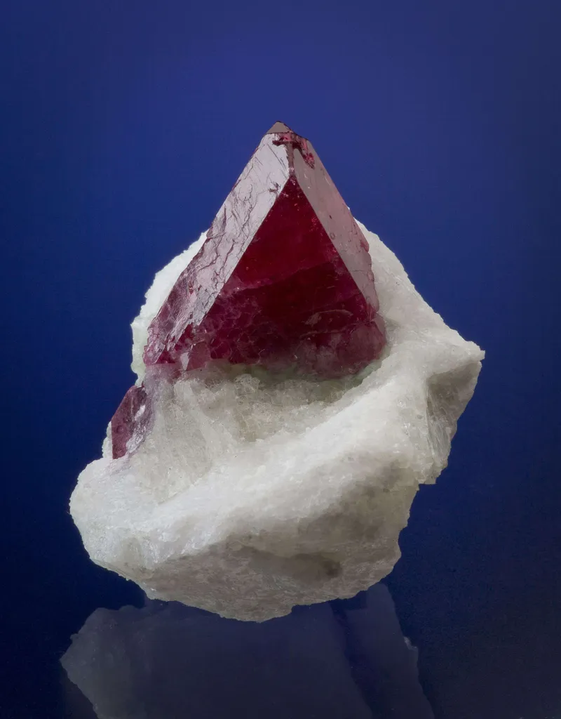 Spinel (Twinned) in Calcite - image 2