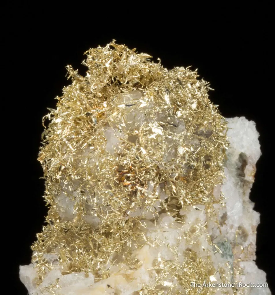 Spinel-twinned wire Gold image