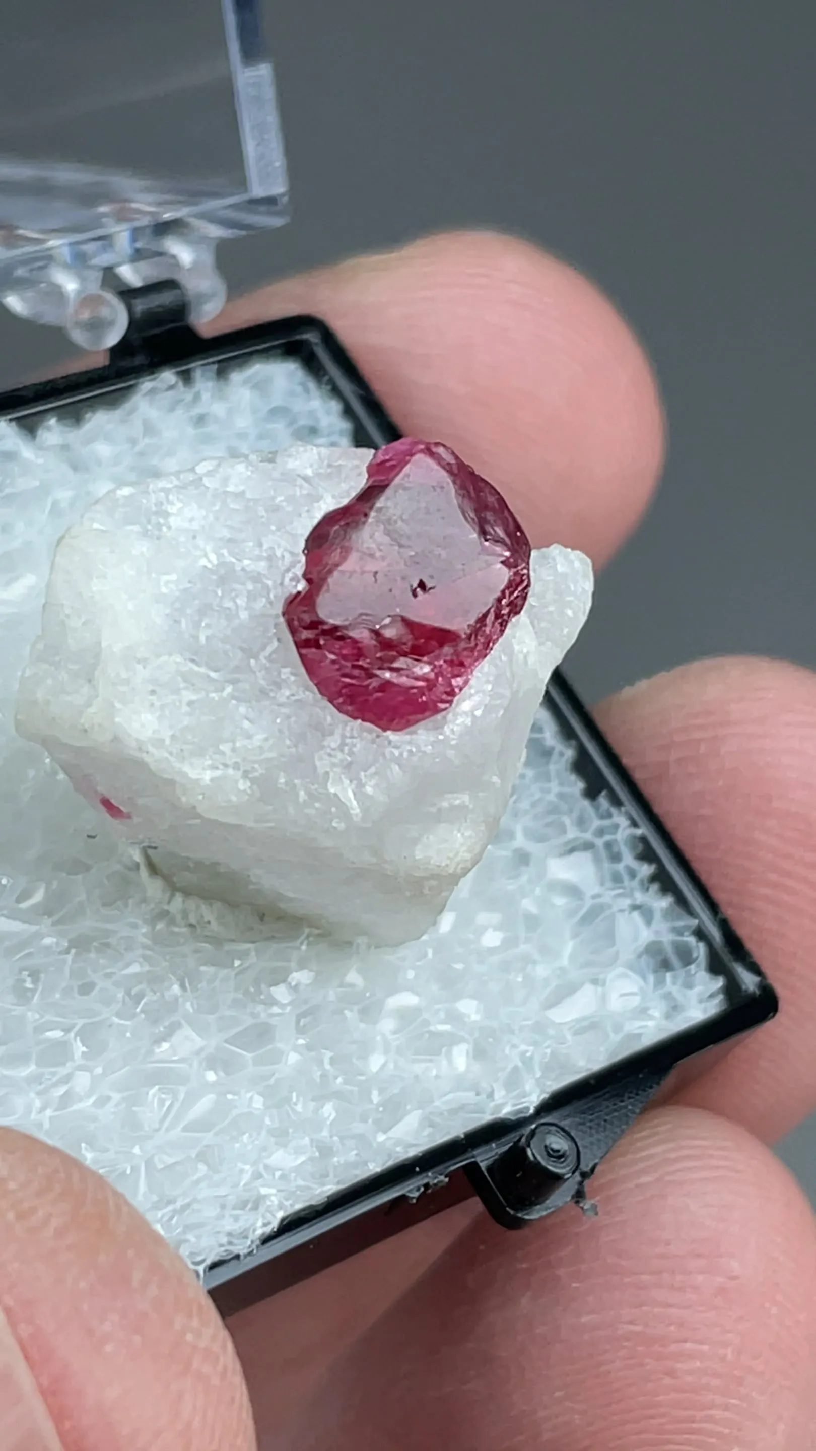 Spinel with Calcite - image 3