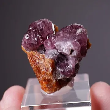 Spinel with Chondrodite