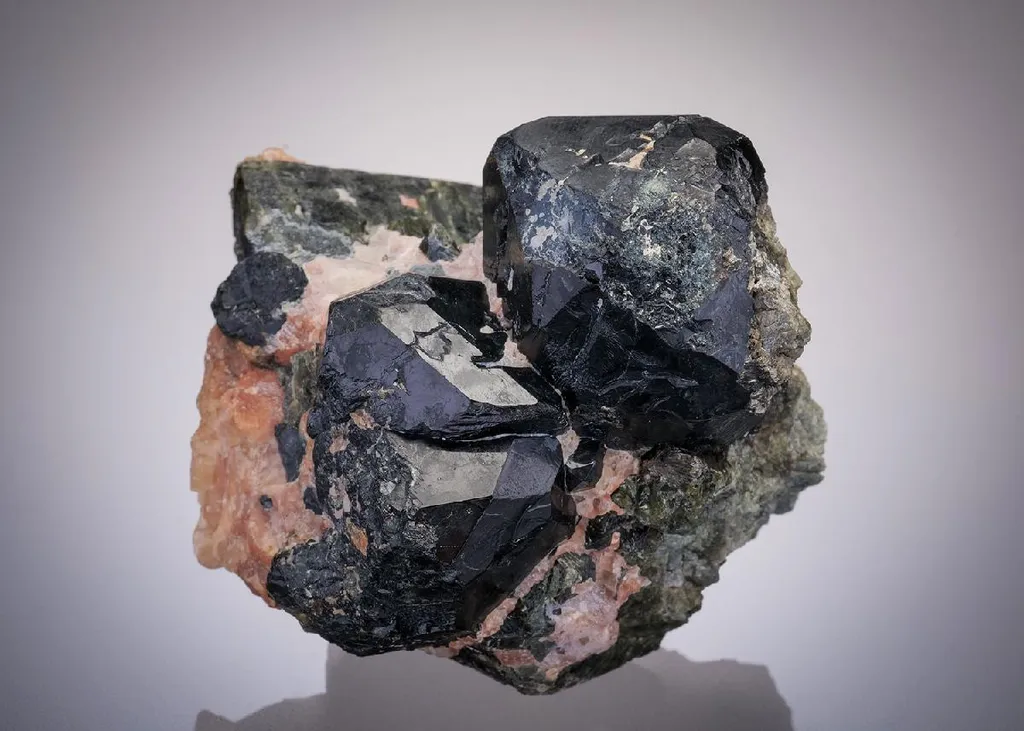 Spinel with Diopside image