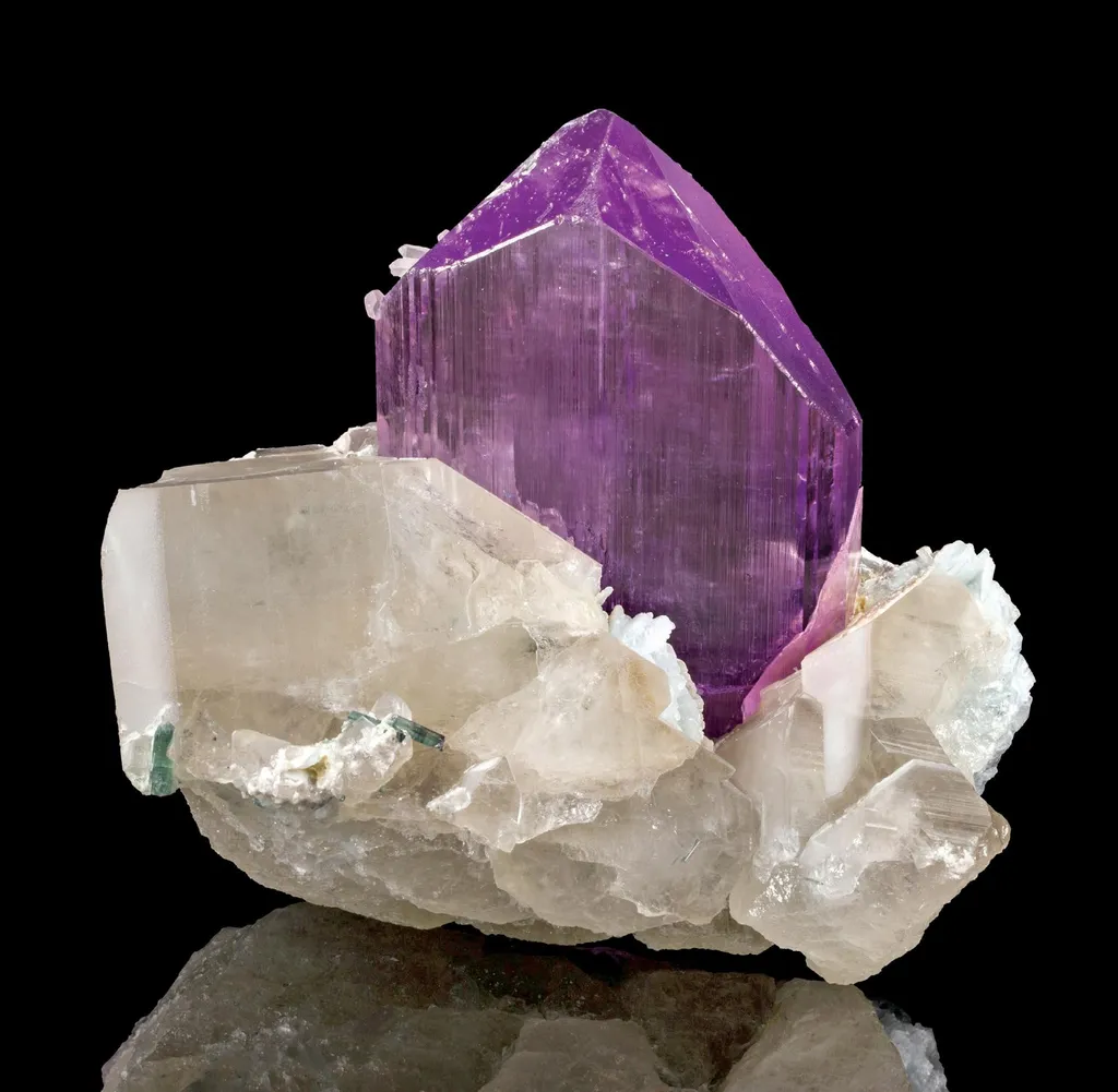 Spodumene (Kunzite), Quartz image