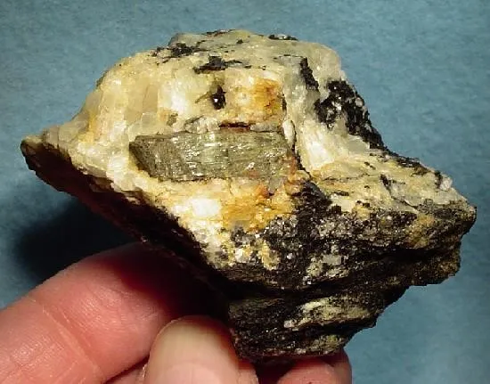Spodumene (Var: Hiddenite) image