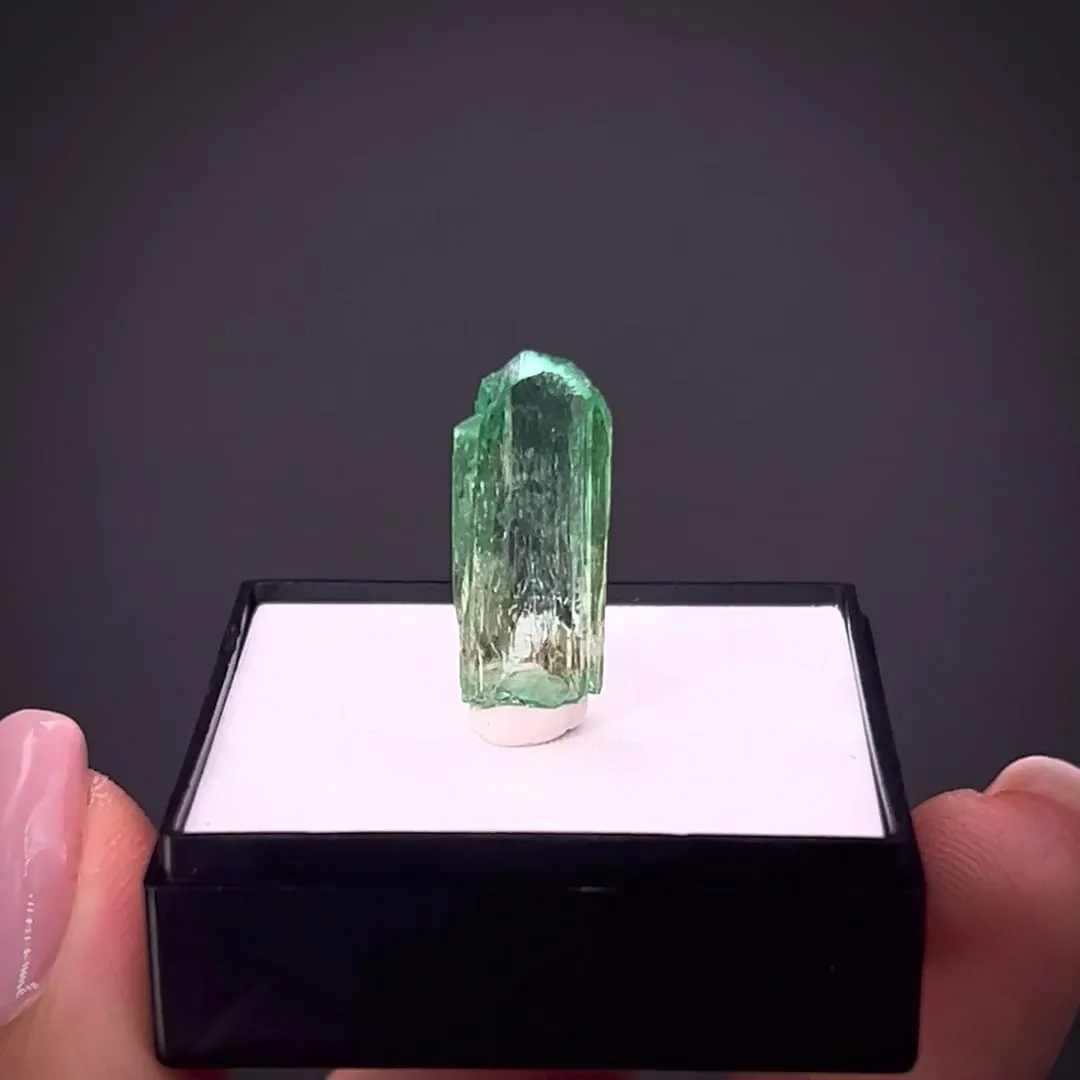 Spodumene (var. Hiddenite) - image 3