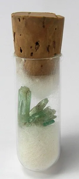Spodumene (Var: Hiddenite) image