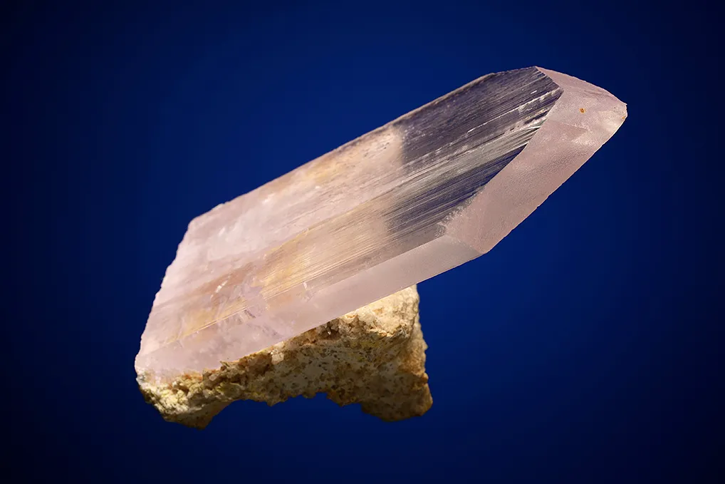 Spodumene var. Kunzite - image 3