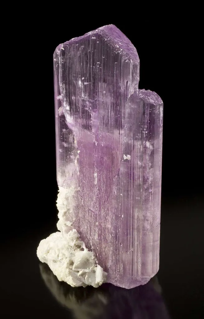 Spodumene Var. Kunzite - image 3