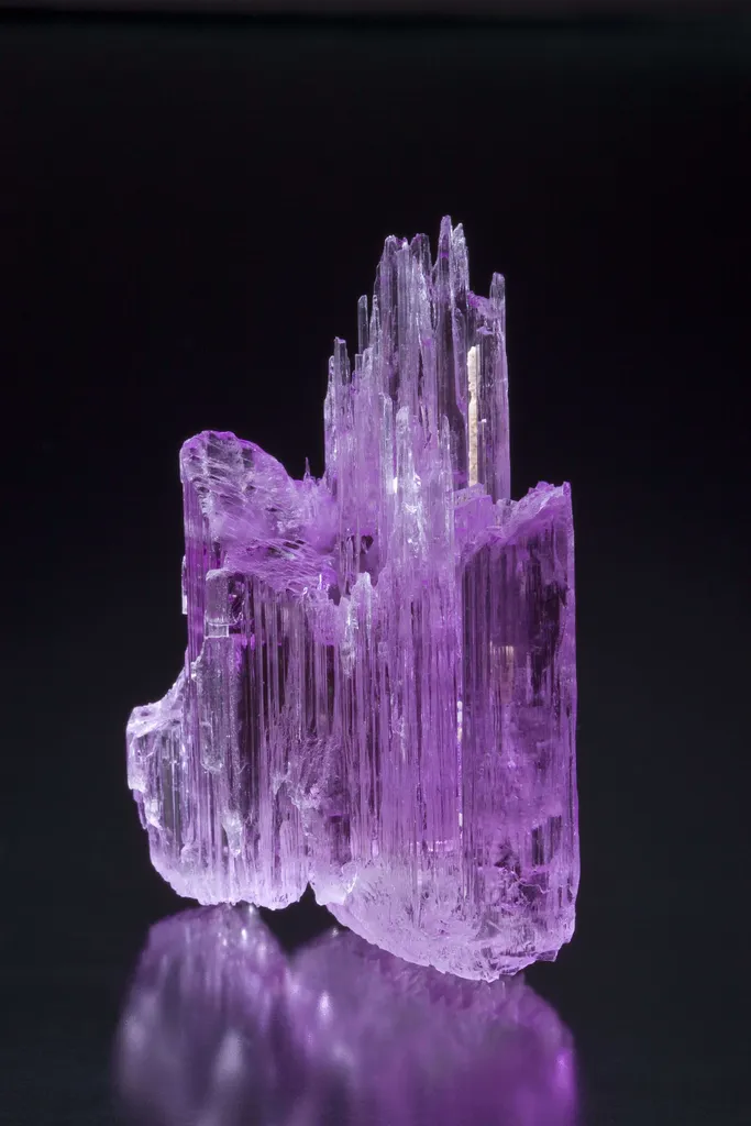 Spodumene Var. Kunzite - image 3