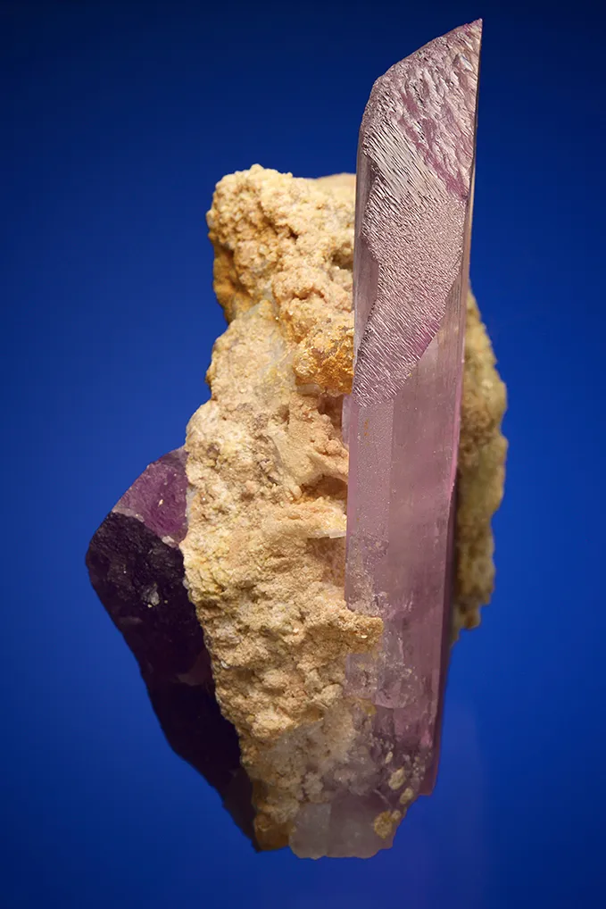 Spodumene var. Kunzite - image 3