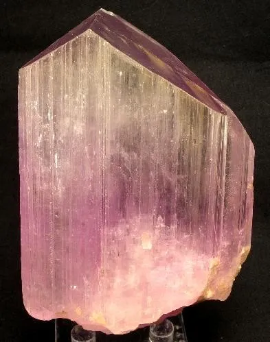 Spodumene (Var: Kunzite) image