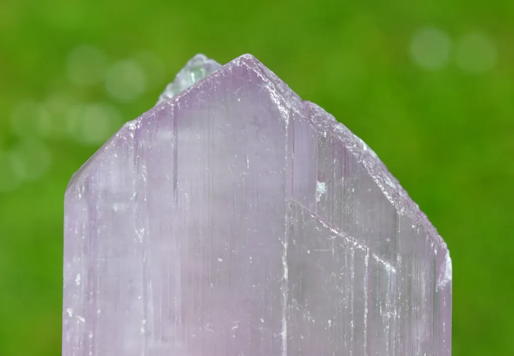 Spodumene var. Kunzite 271 grams - Gilgit-Baltistan, Pakistan - image 3