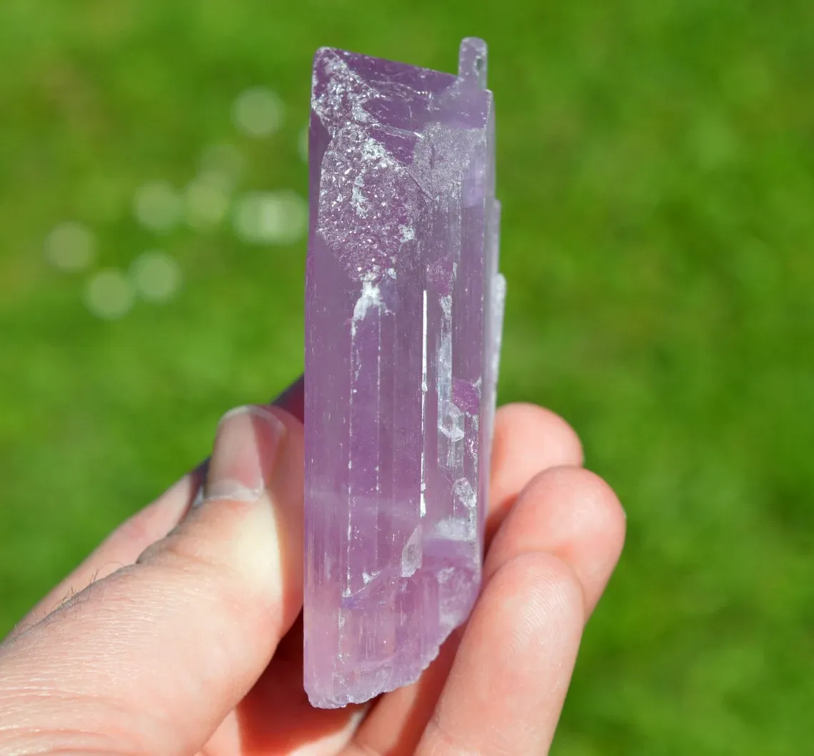 Spodumene var. Kunzite 271 grams - Gilgit-Baltistan, Pakistan - image 4