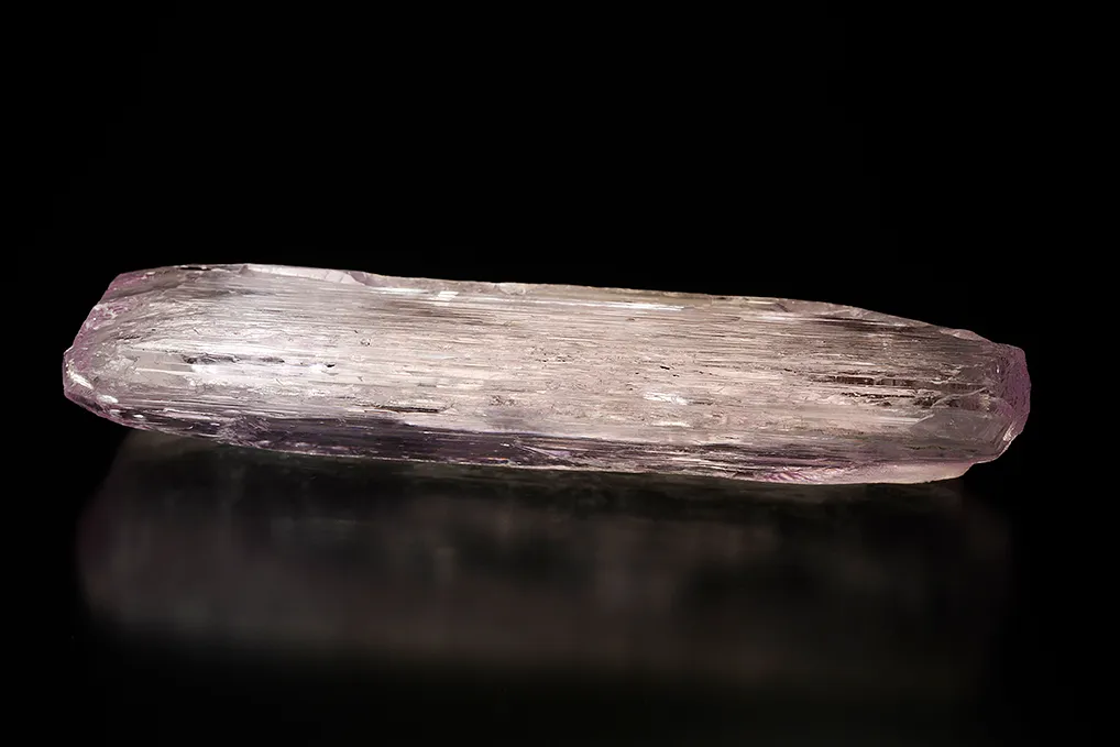 Spodumene var. Kunzite - image 4