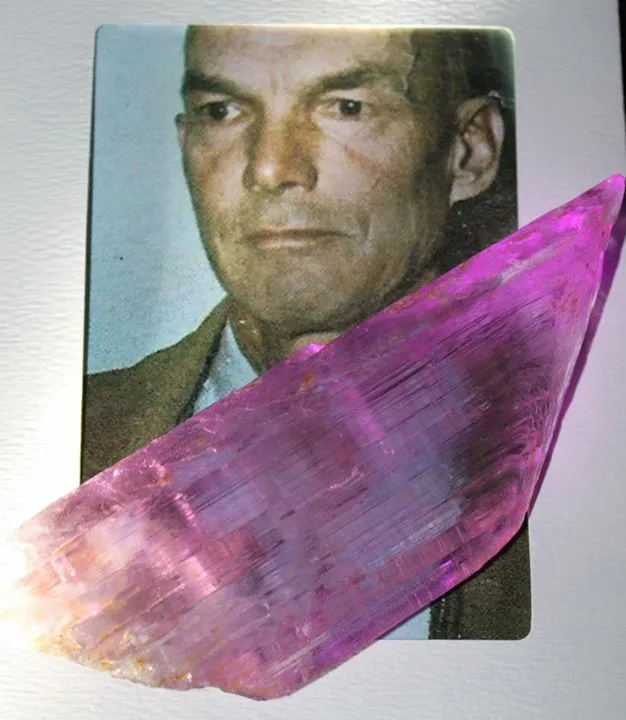 Spodumene Var. Kunzite - image 7