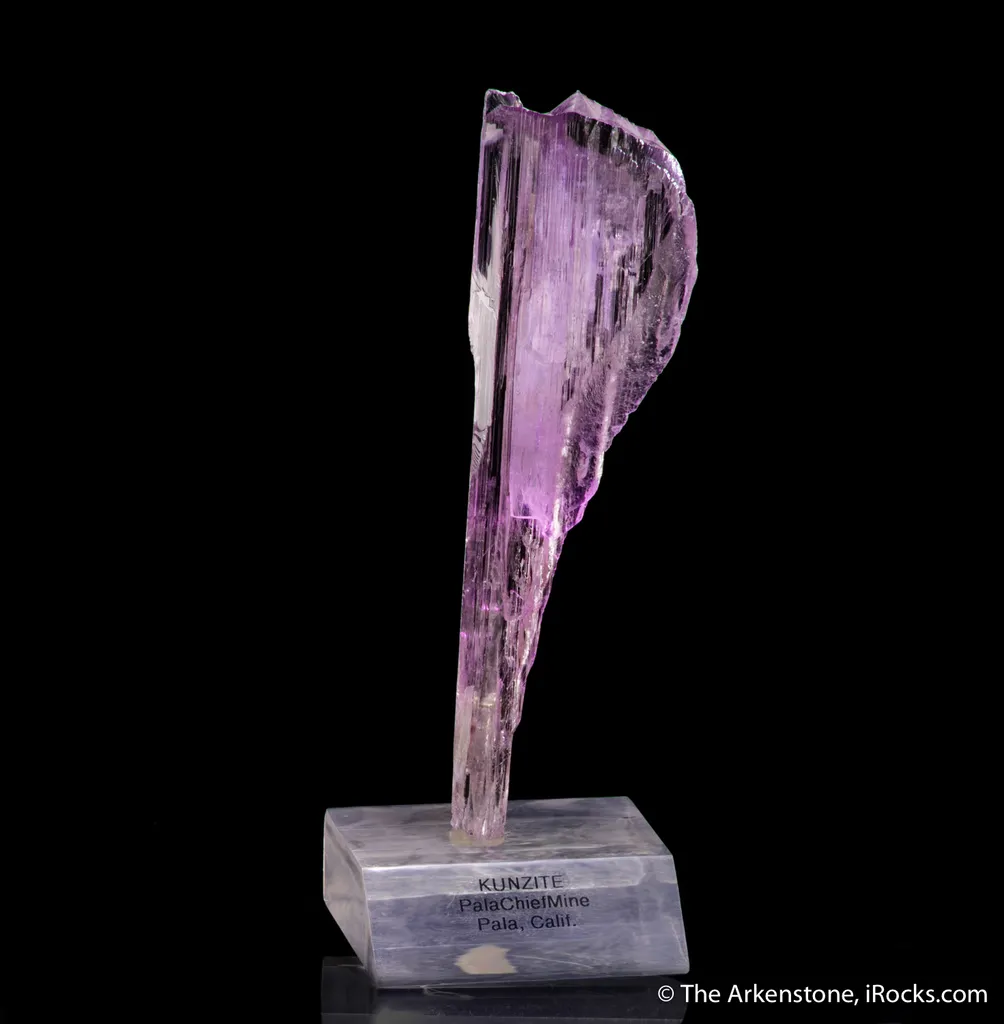 Spodumene var. Kunzite - image 3