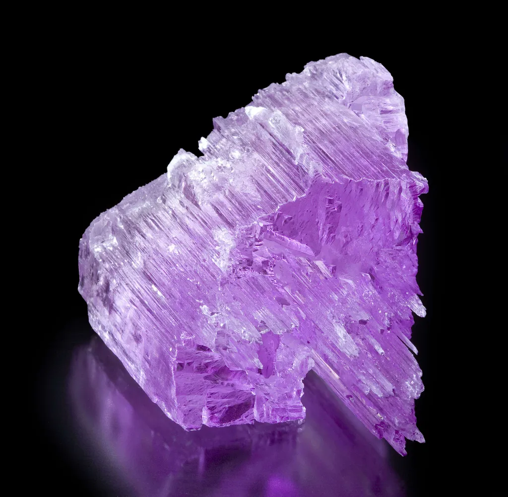 Spodumene Var. Kunzite image