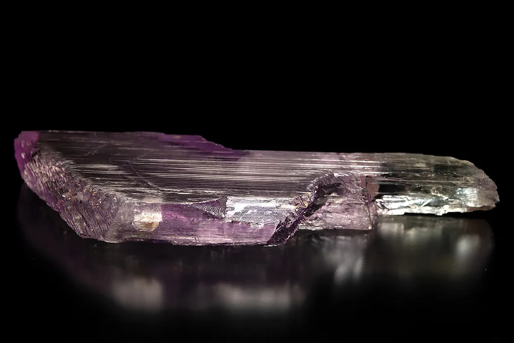 Spodumene var. Kunzite - image 4