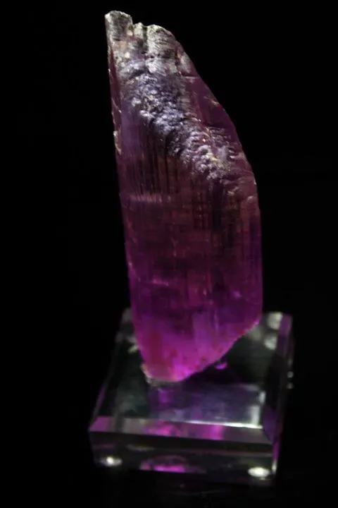 Spodumene Var. Kunzite - image 5