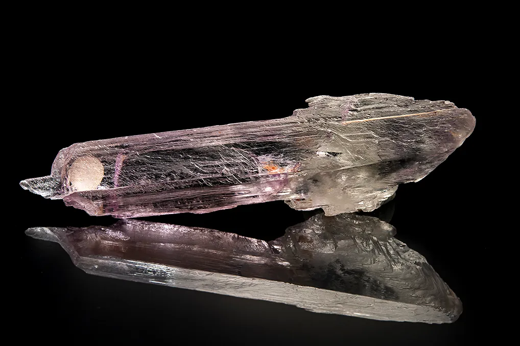 Spodumene var. Kunzite - image 2