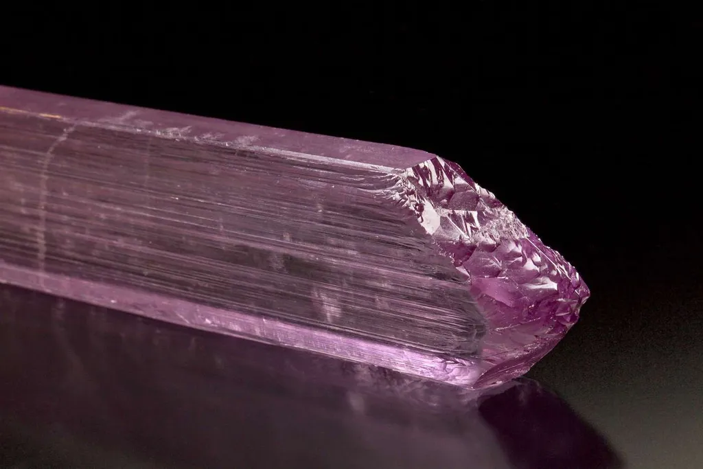 Spodumene Var. Kunzite - image 2