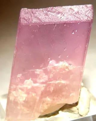 Spodumene (Var: Kunzite) image