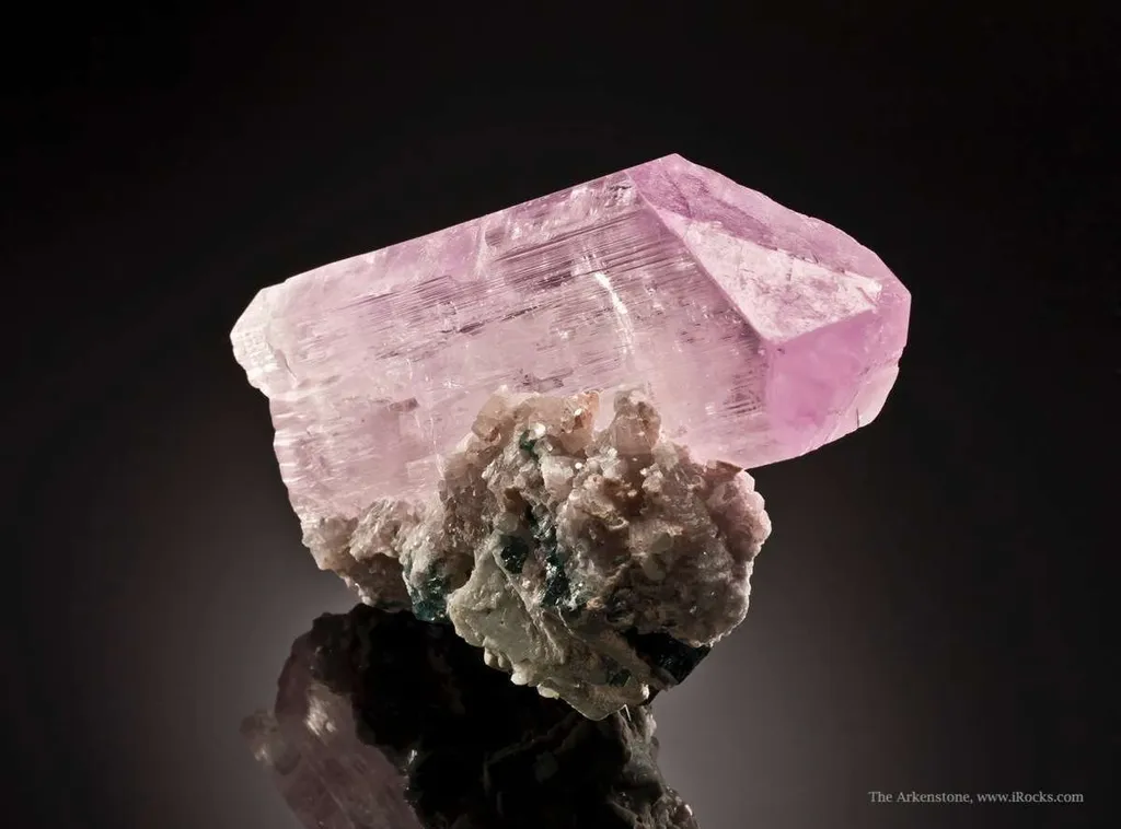 Spodumene Var Kunzite - image 2
