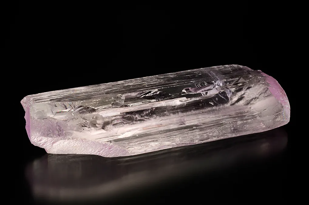 Spodumene var. Kunzite - image 3