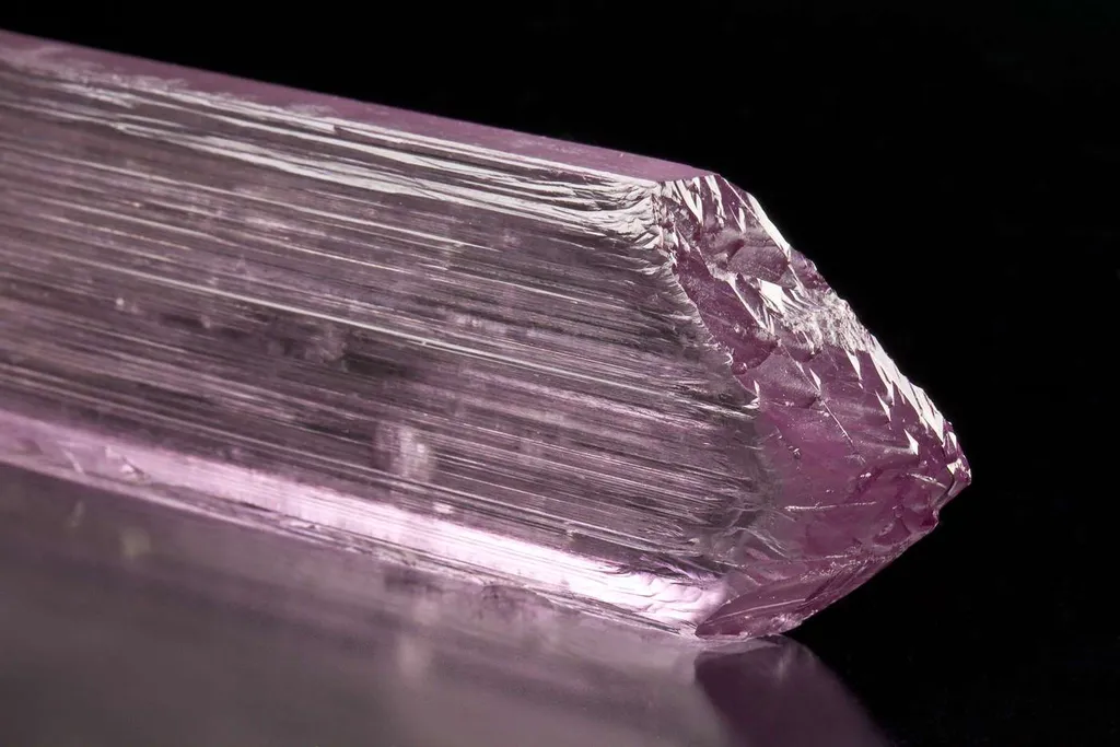 Spodumene Var. Kunzite - image 3