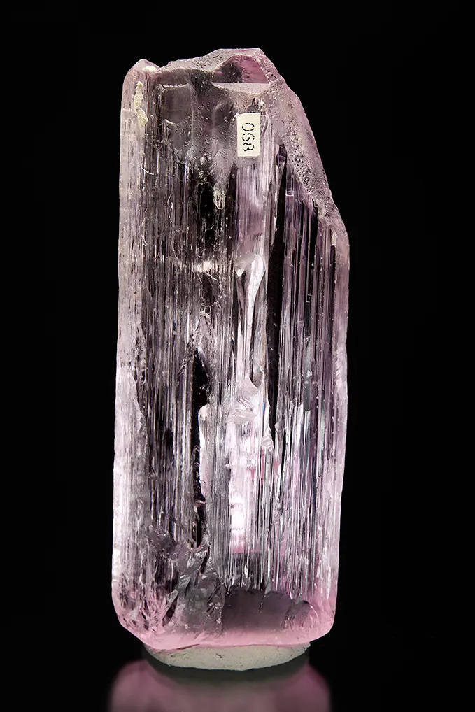 Spodumene var. Kunzite - image 2