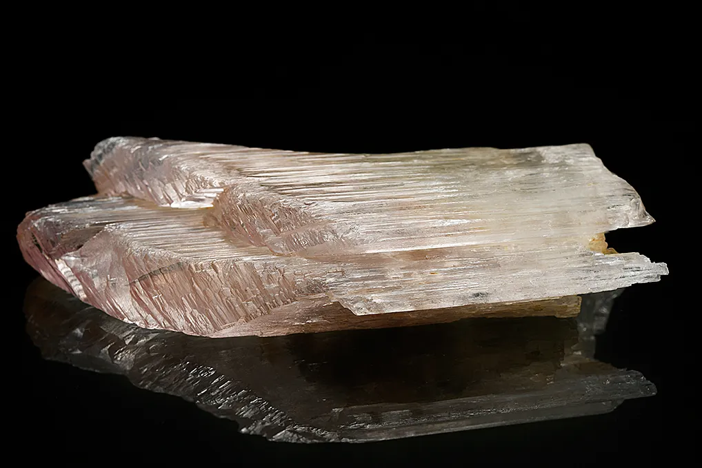 Spodumene var. Kunzite - image 3