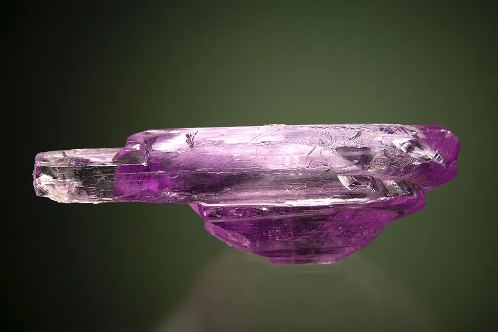 Spodumene var. Kunzite - image 3