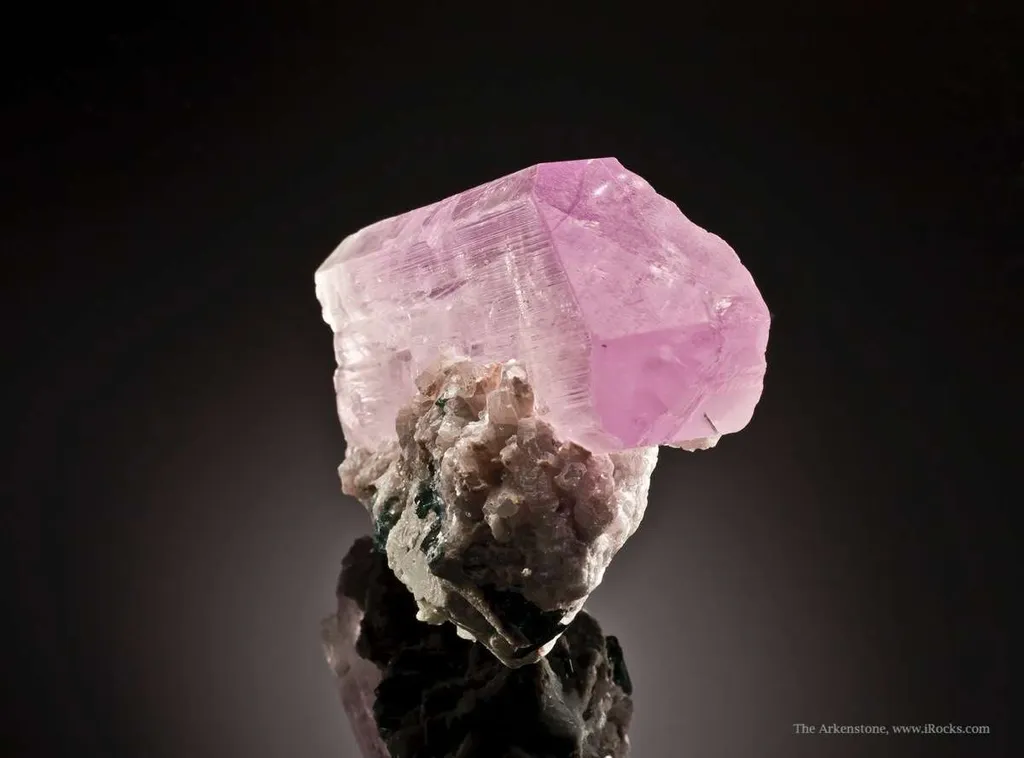 Spodumene Var Kunzite - image 3