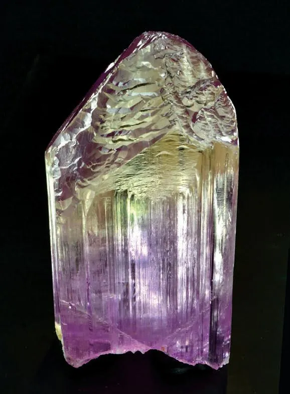 Spodumene (var. Kunzite and triphane) image